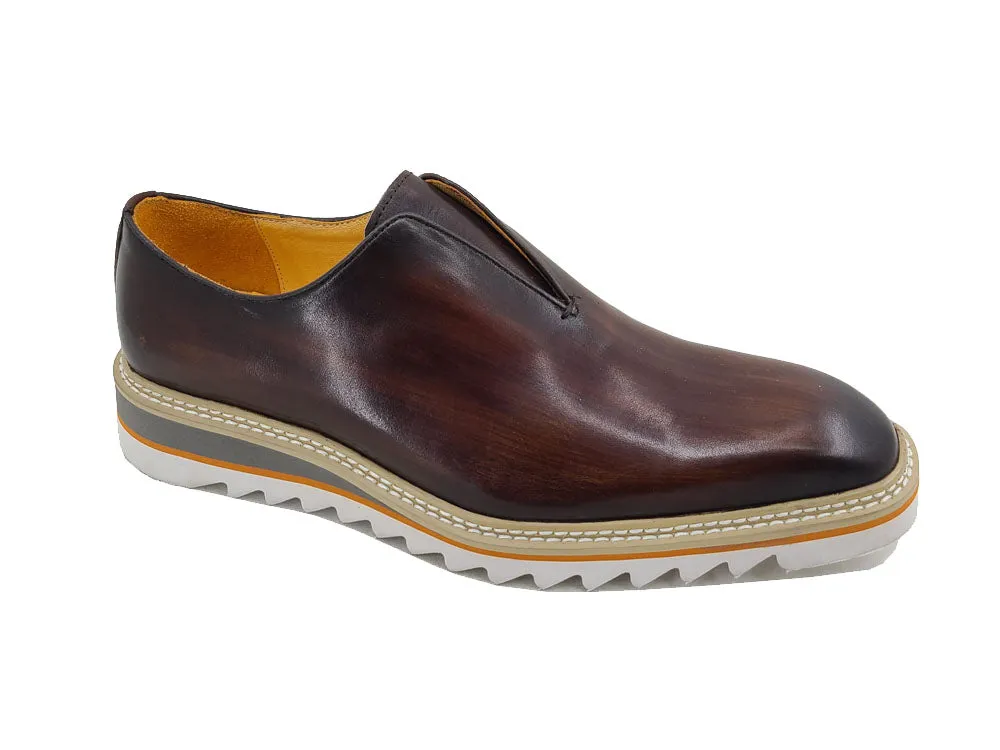 Laceless Loafer with Contrast color lightweight sole