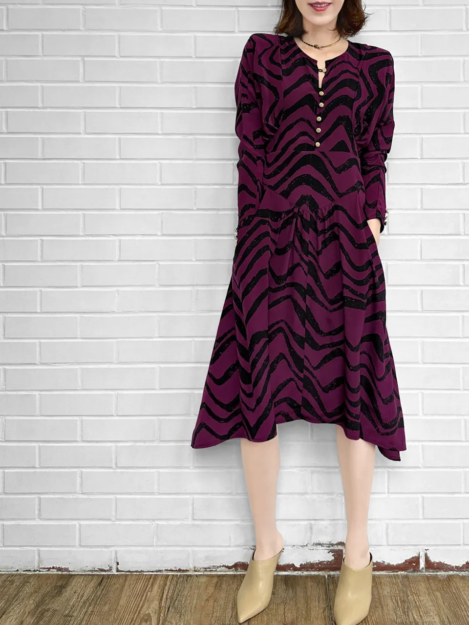 Last Chance! Wavy Stripe Button Details High/Low Silky Retro Dress