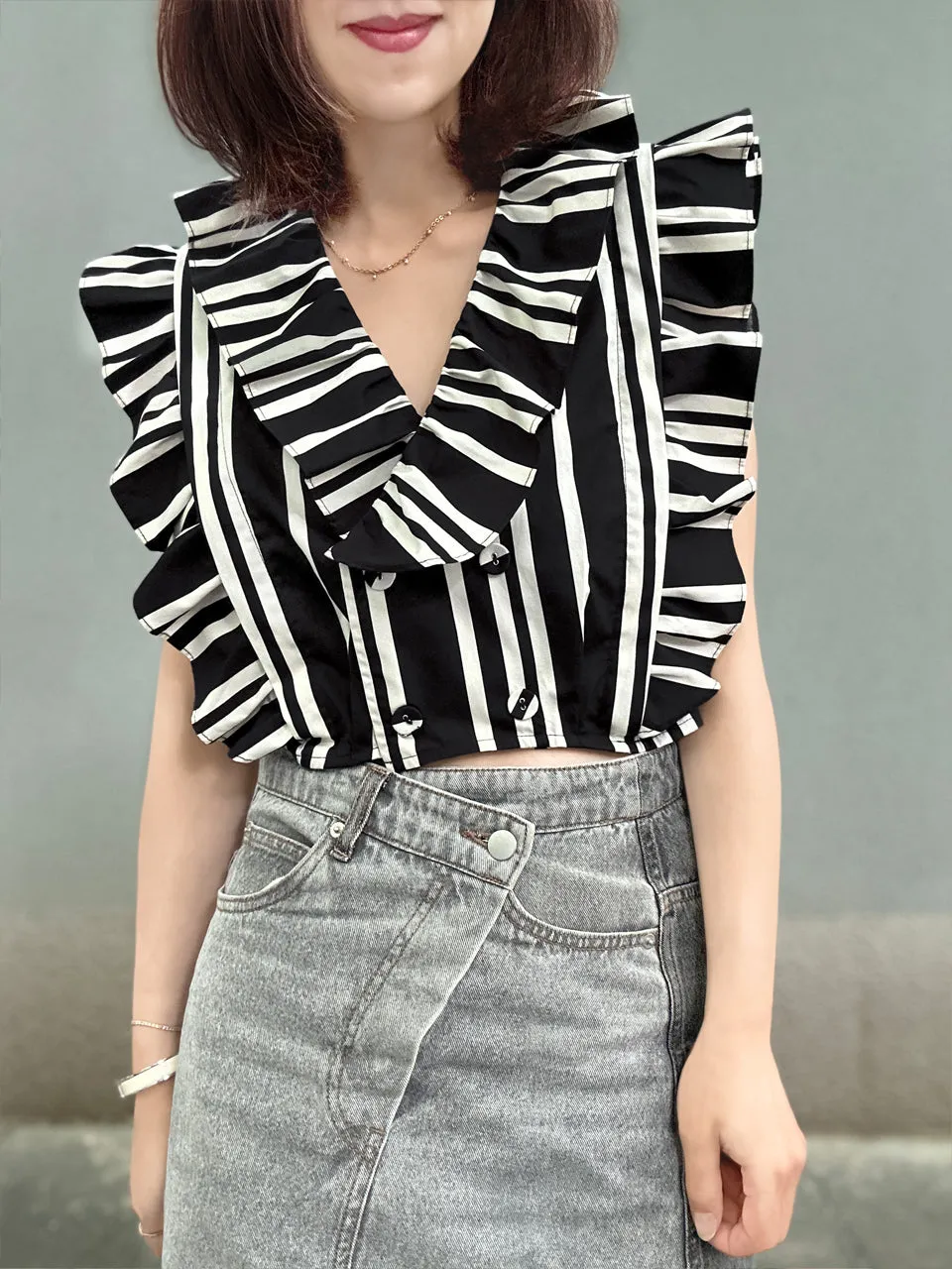 Mono Stripes Double Breasted Ruffles V-neck Crop Top