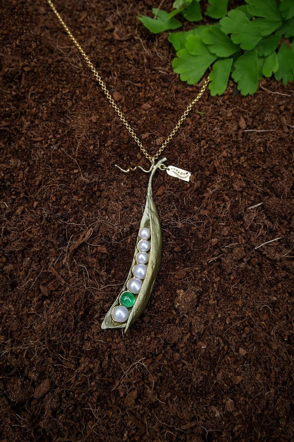 Pea Pod Pendant - Emerald with 6 Pearls